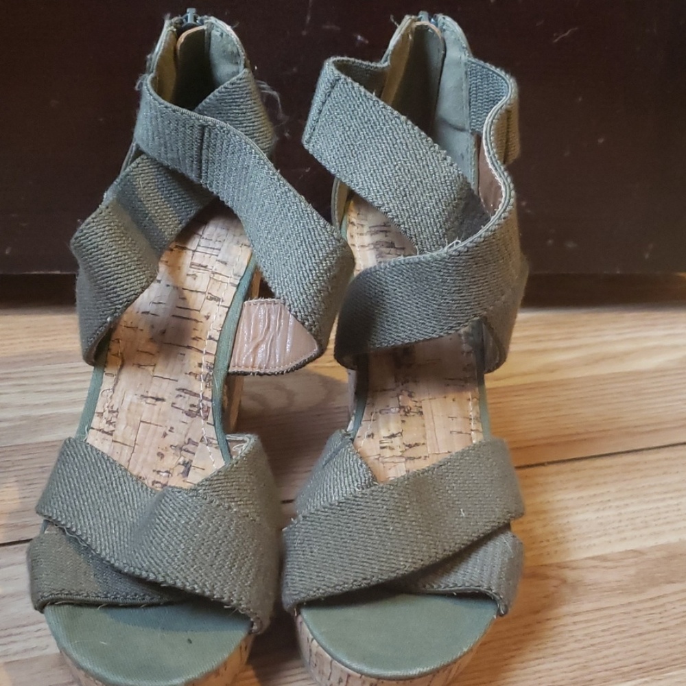 Green straps, tan wedges